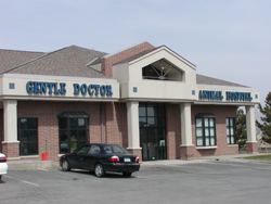 Exterior of Gentle Doctor Animal Hospital West Maple location in Omaha, NE